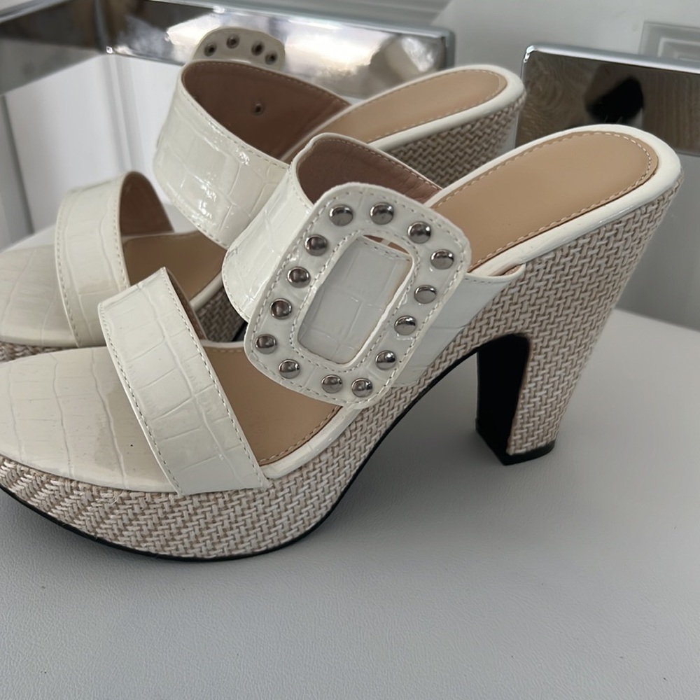 Brand new never been worn ladies shoe - Picture 2 of 7